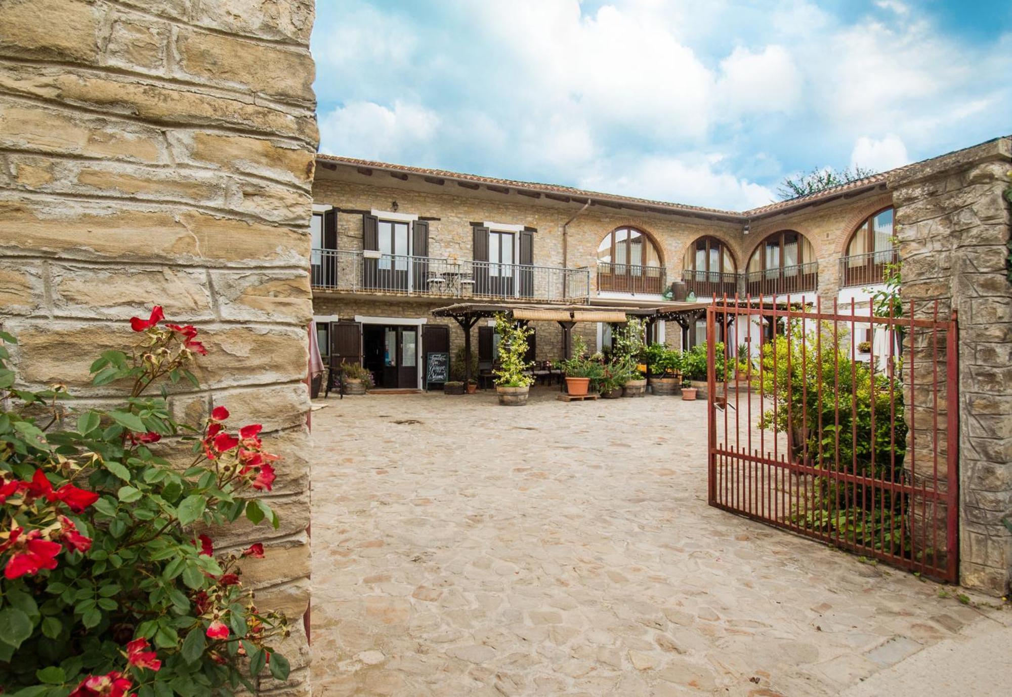 Cossano Belbo Agriturismo Tenuta San Giuseppe المظهر الخارجي الصورة